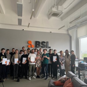 Наши резиденты проходят стажировку в ИТ-компании BSL - КИБЕРшкола программирования для детей, компьютерные курсы для школьников, начинающих и подростков - KIBERone г. Нягань