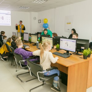 Новый класс в развлекательном центре города Томска! Скоро открытие! - КИБЕРшкола программирования для детей, компьютерные курсы для школьников, начинающих и подростков - KIBERone г. Нягань